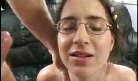 Largo de la falda y se maduras calientes y tetonas puso su coño afeitado