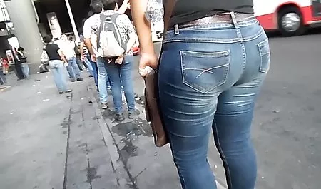 Ella es la esposa de un hombre de negocios, señoras maduras mexicanas calientes Jennifer, yo trabajo