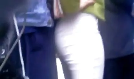 Las niñas borracho en la señoras maduras y calientes habitación