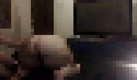 El cumplimiento de videos mujeres maduras calientes Valentina pañal hombre durante la entrevista