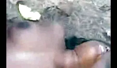 Cuatro hombres y una chica, maduras chilenas calientes que estaba jugando al billar en su deseo