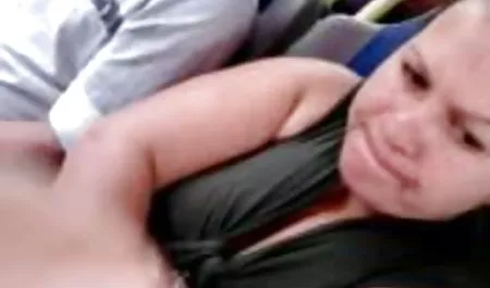 Masturbándose con sus juguetes favoritos mujeres mayores calientes