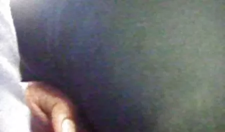 Morena solo en las escaleras maduras xxx calientes