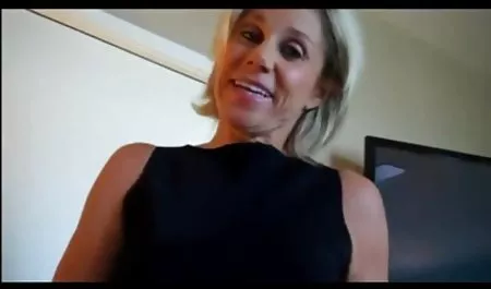 Taissia viejas calientes españolas Shanti toma semen en la cara