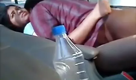 Dos causas en las mujeres maduras calientes en la calle