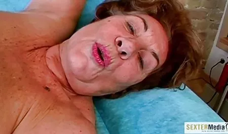 La maduras calientes sexis enfermera entró para los inexpertos para satisfacer