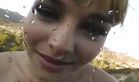 Seria intención en la videos de maduras calientes cama.