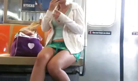 Tipo calvo y dos lindos mujeres maduras fogosas