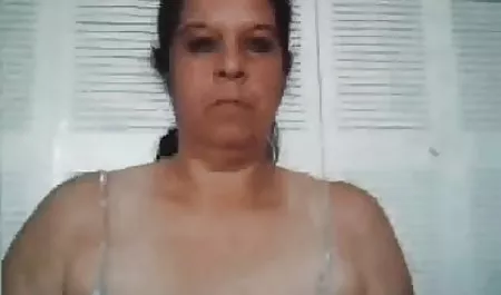 Donar elegante belleza en las medias maduras calientes casero