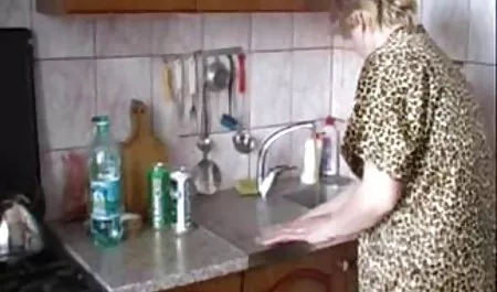 Chica traviesa, al estilo maduras calientes caseros perrito, gatito, vibrador
