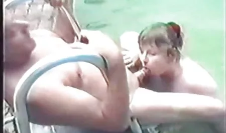 Mujer señoras calientes xxx morena sentada en un consolador