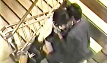 Hombre aplastar estalló en las dos barras maduras calientes webcam