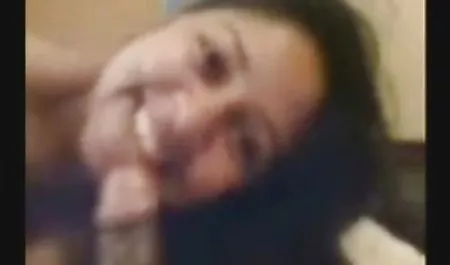 Morena da y se ve con maduras calientes y culonas amor en los ojos.