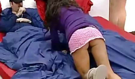 Asiático transacciones masturbándose con su mano en madurasycalientes las bragas