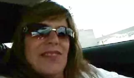 Las chicas están uno videos pornos de mujeres maduras calientes al otro por primera vez