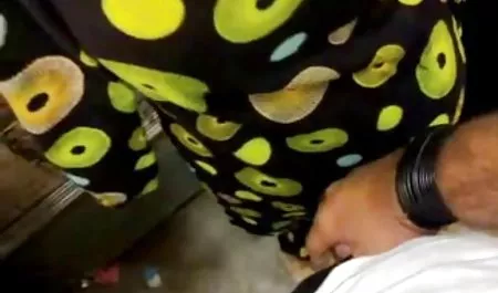 La frágil señoras calientes gratis niña en dos pene